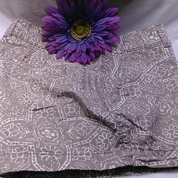 Old Navy  short size 4 - Picture 7 of 8